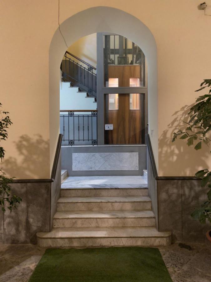 L' Altobasso Apt - Atypical Neapolitan House Bagian luar foto