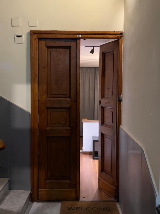 L' Altobasso Apt - Atypical Neapolitan House Bagian luar foto
