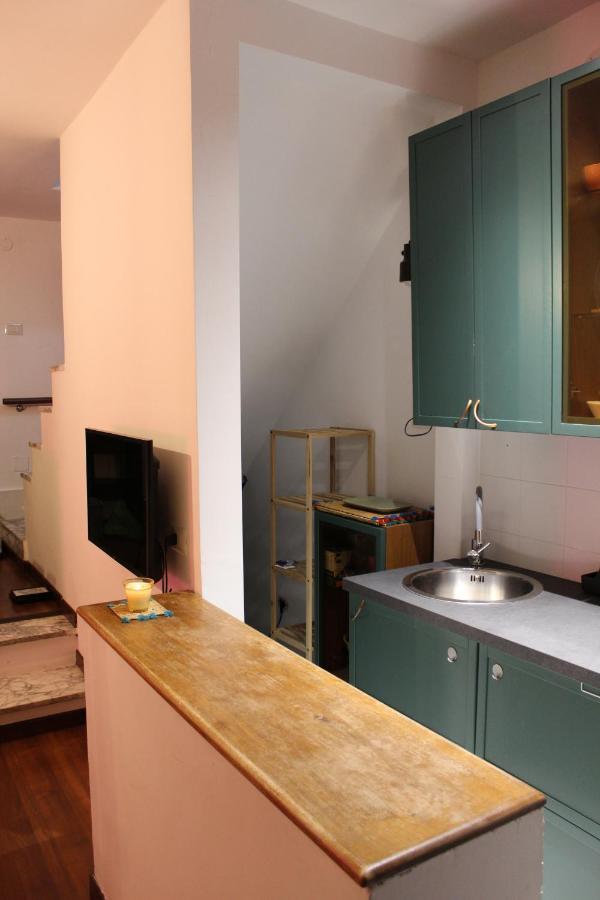 L' Altobasso Apt - Atypical Neapolitan House Bagian luar foto